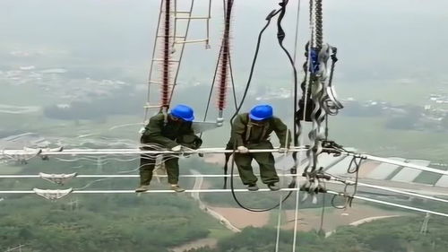 小区业主砍断高空作业工人绳索  小区业主砍断高空作业工人绳索